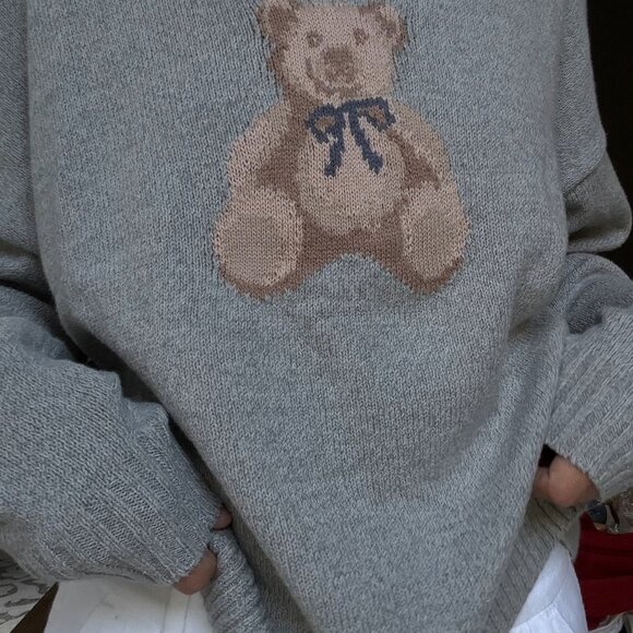 HOLLISTER: Easy Bow Graphic Crew Sweater - Picture 6 of 10